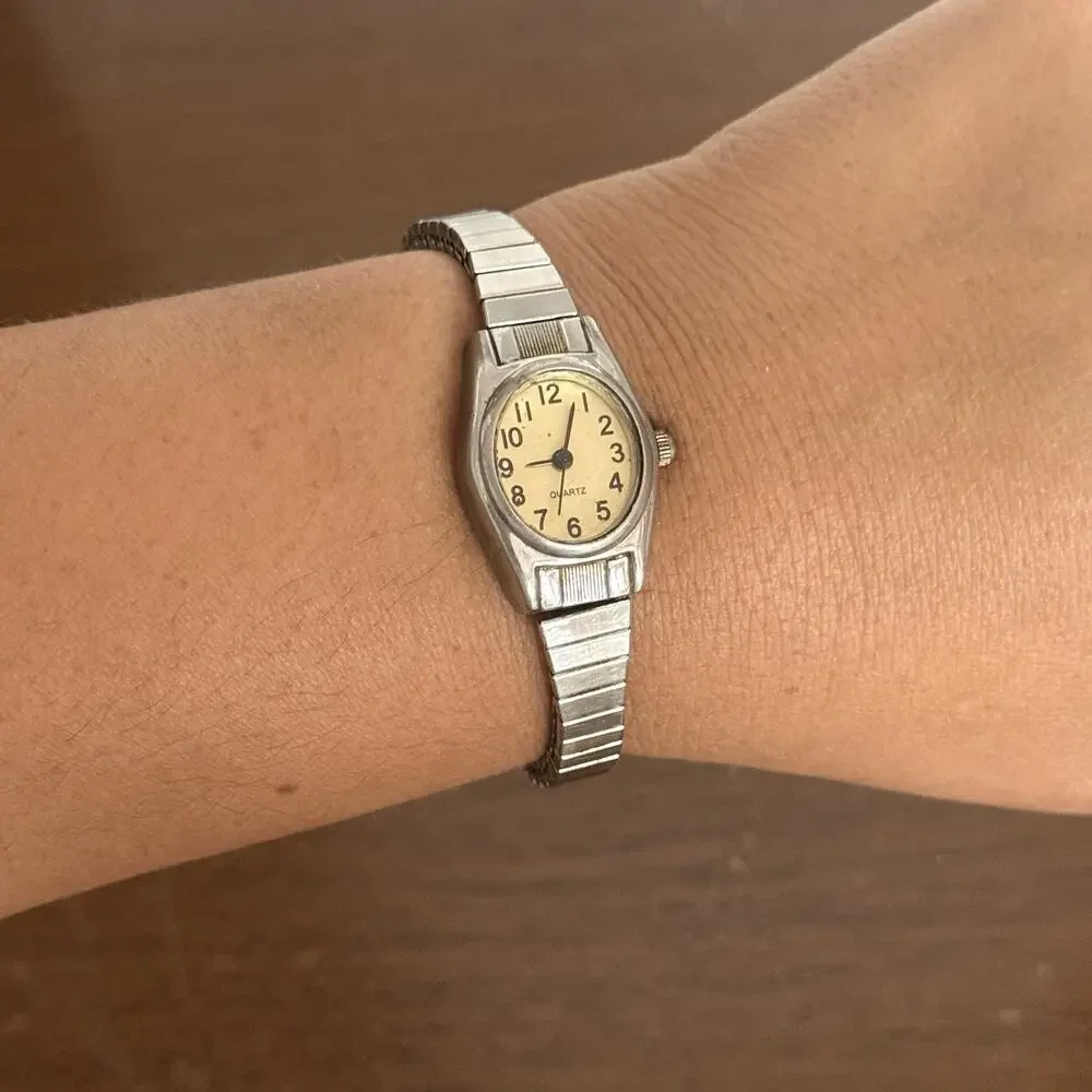 Unbranded women’s quartz